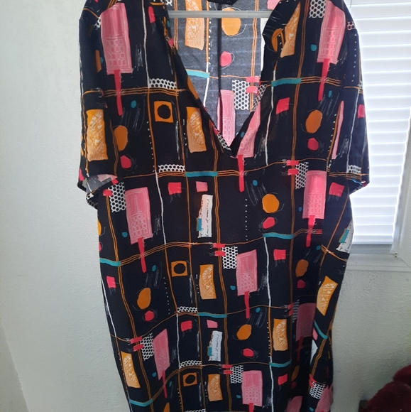 V Neck Patterned Tunic w Belt - Picture 3 of 3